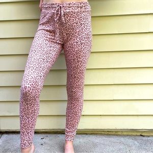 American Eagle AHH-mazingly Soft cheetah print leggings🐆💕